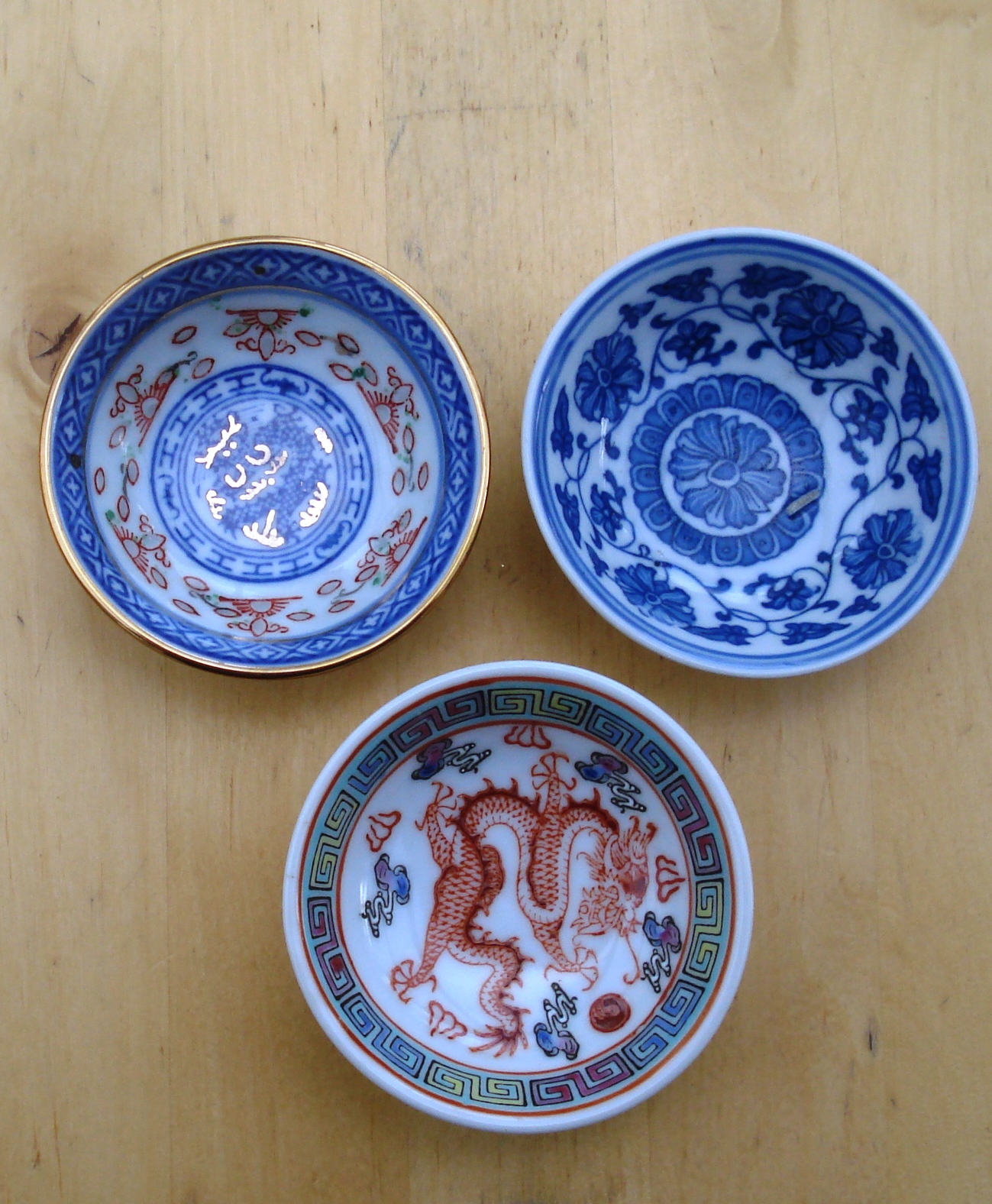 3 SALADIERS EN PORCHELAINE DECORE  REF 2  l'chelle des poupes